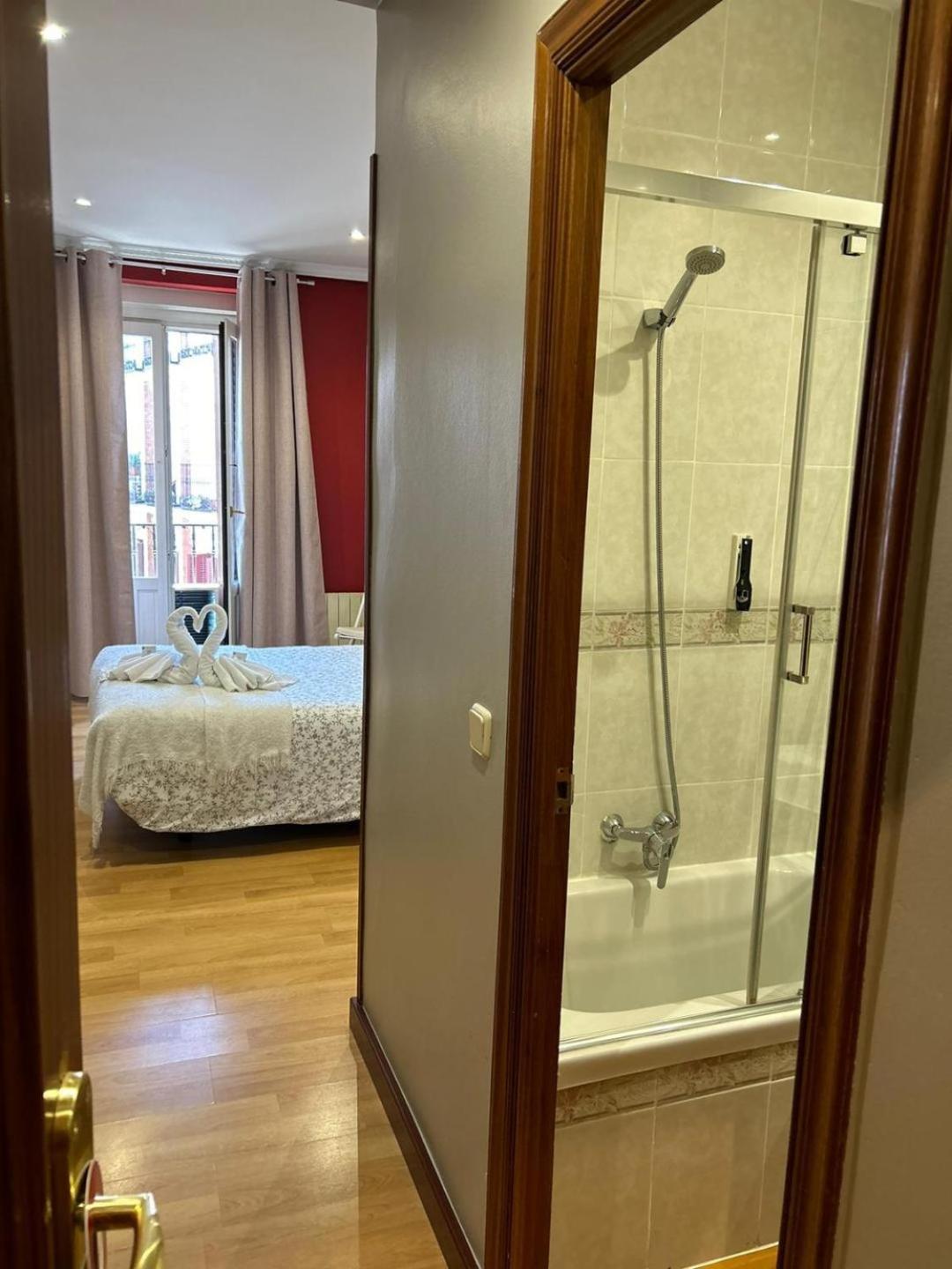 Double Room Private Bathroom
