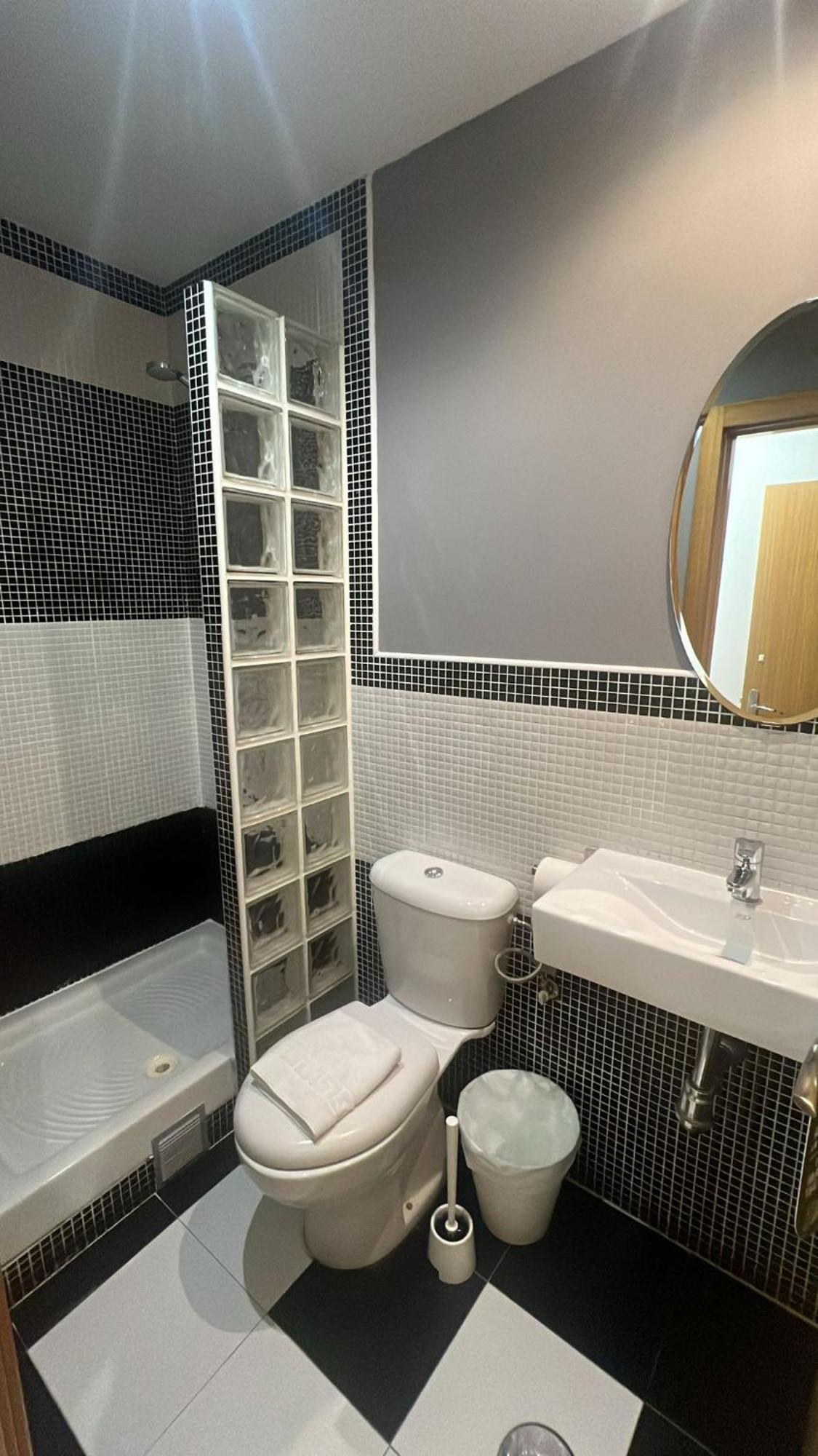 Double Room Private Bathroom