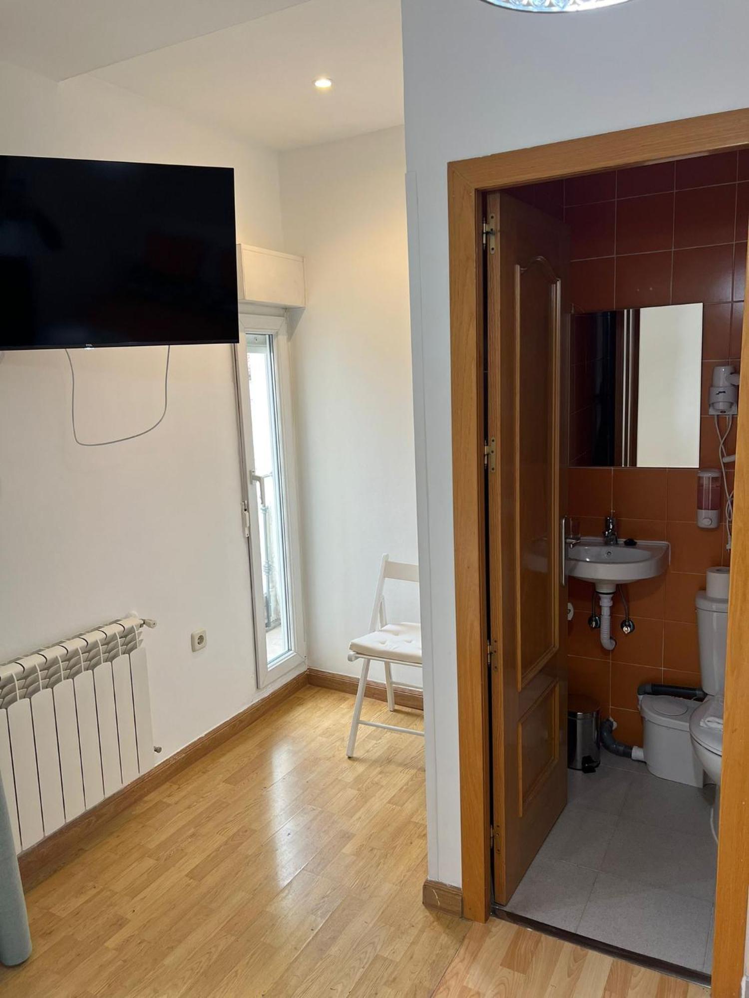 Double Room Private Bathroom