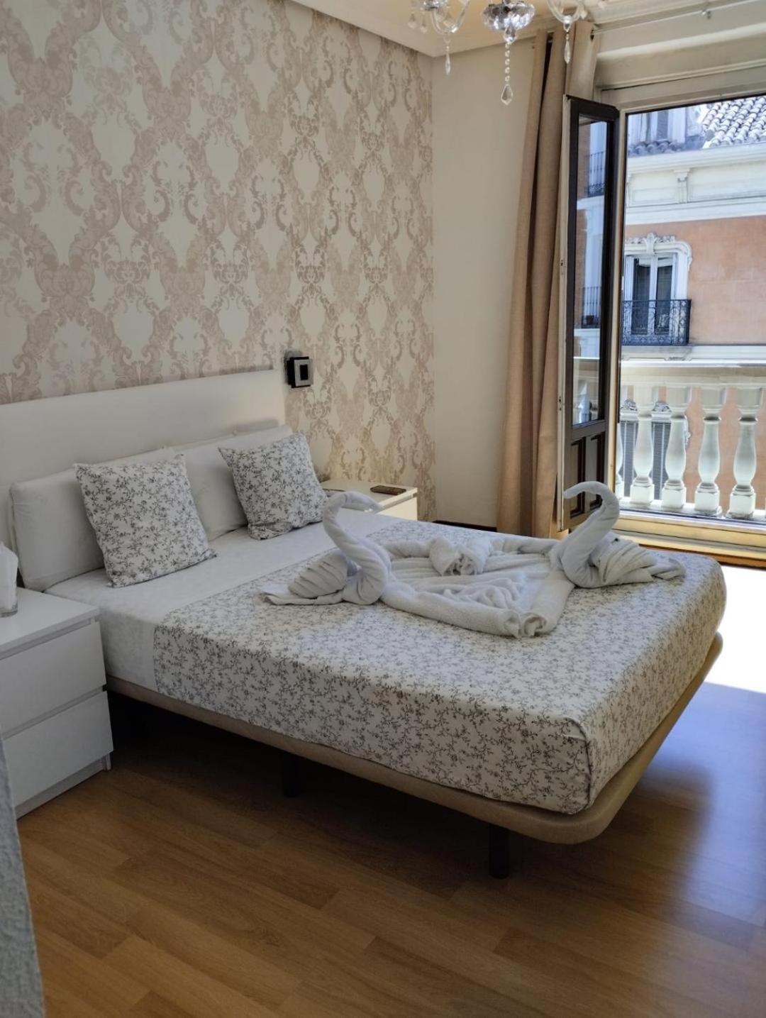 Double Room Private Bathroom